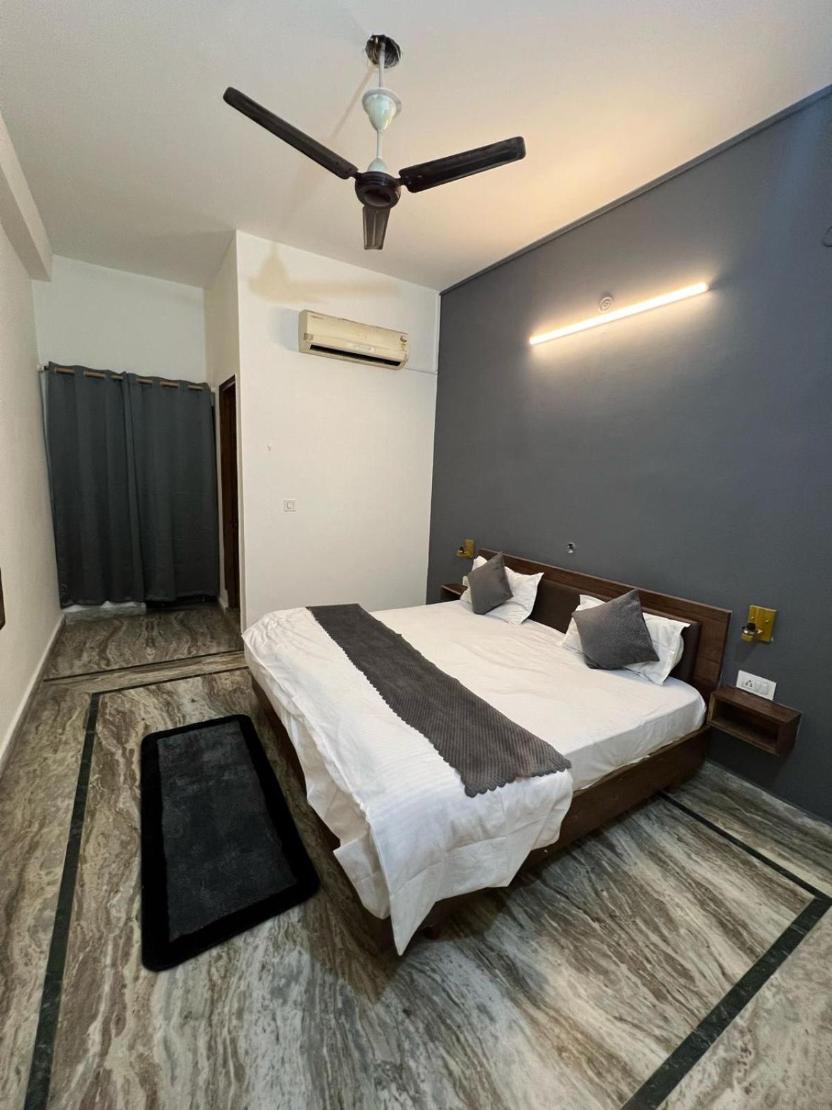 Unplan Hostel Rishīkesh Extérieur photo